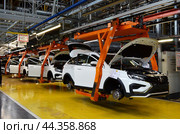 АвтоВАЗ. Главный конвейер, сборка автомобиля Веста (2024 год). Редакционное фото, фотограф Staryh Luiba / Фотобанк Лори