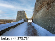 Талавский захаб длиной в 38 метров. Изборская крепость. Псковская область (2024 год). Редакционное фото, фотограф Светлана Качанова / Фотобанк Лори