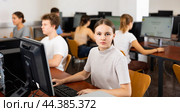 Focused female teenager solving tasks of computer science in the auditory. Стоковое фото, фотограф Яков Филимонов / Фотобанк Лори