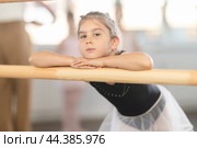 Rest between rehearsals - little ballerina rests during break between ballet lessons. Стоковое фото, фотограф Яков Филимонов / Фотобанк Лори