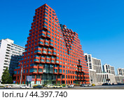 Проспект Академика Сахарова. Летний солнечный день. Москва (2024 год). Редакционное фото, фотограф E. O. / Фотобанк Лори