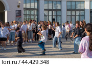Уличные танцы. Город Рязань. Август 2024. Редакционное фото, фотограф Владимир Макеев / Фотобанк Лори