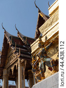 Храм Изумрудного Будды (Wat Phra Kaew) в комплексе Большой Королевский Дворец, Бангкок, Таиланд (2023 год). Стоковое фото, фотограф Дымов Игорь / Фотобанк Лори