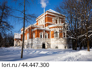 Winter landscape with historic building of Museum of Crystal of Gus-Khrustalny. Стоковое фото, фотограф Яков Филимонов / Фотобанк Лори