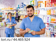 Portrait of male druggist in drugstore. Стоковое фото, фотограф Яков Филимонов / Фотобанк Лори