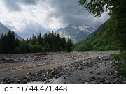 View of the Psysh River and the Amanauz-Bashi Mountain of the Northern Caucasus Mountains near the village of Arkhyz on a sunny summer day, Karachay-Cherkessia, Russia. Стоковое фото, фотограф Ula Ulachka / Фотобанк Лори