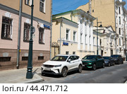 Главный дом городской усадьбы Е. П. Мочаловой - В. Г. Малича. Вспольный переулок, 21. Москва (2024 год). Редакционное фото, фотограф E. O. / Фотобанк Лори