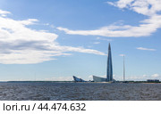 Panoramic waterscape with Lakhta Centre skyscraper on the shore of the Gulf of Kronshtadt in st/ Petersburg (2024 год). Редакционное фото, фотограф Евгений Харитонов / Фотобанк Лори