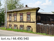 Город Иркутск. Дом-комплекс Дашевского 1890 год. Улица Киевская, дом 35 (2024 год). Стоковое фото, фотограф Александр Тараканов / Фотобанк Лори