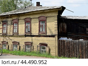 Город Иркутск. Дом-комплекс Дашевского 1890 год. Улица Киевская, дом 35 (2024 год). Стоковое фото, фотограф Александр Тараканов / Фотобанк Лори