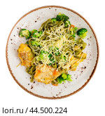 Traditional Italian pasta with meat additive - chicken in cream sauce and broccoli. Стоковое фото, фотограф Яков Филимонов / Фотобанк Лори