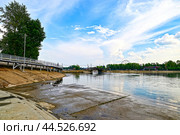 Город Иркутск. Верхняя набержная на реке Ангаре (2024 год). Стоковое фото, фотограф Александр Тараканов / Фотобанк Лори