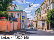 Палаты Барятинских, церковь Николы в Подкопаеве, Подкопаевский переулок, Москва (2023 год). Стоковое фото, фотограф Baturina Yuliya / Фотобанк Лори