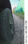 The SUV drives off-road onto a country road. Front suspension and wheel operation. Стоковое видео, видеограф Ярославский Максим / Фотобанк Лори