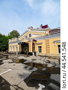 Город Иркутск. Ресторан "Бутин". Улица Ленина, дом 46 (2024 год). Редакционное фото, фотограф Александр Тараканов / Фотобанк Лори