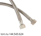Сантехнический шланг в металлической оплетке для воды на белом фоне. Plumbing hose in a metal braid for water. Стоковое фото, фотограф Татьяна Д / Фотобанк Лори