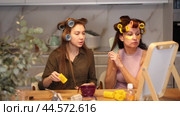 Two women curling their hair with curlers. Стоковое видео, видеограф Яков Филимонов / Фотобанк Лори