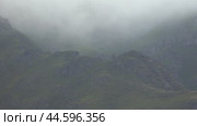 Time-lapse video of morning mist in the Altai mountains. Fog is floating over the slopes of mountain ridges. Стоковое видео, видеограф Сергей Пристяжнюк (Serg Zastavkin) / Фотобанк Лори