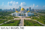 Ak orda presidential palace soaring over lush green park in nur-sultan, kazakhstan. Стоковое AI-изображение, AI-художник Юрий Поздников / Фотобанк Лори