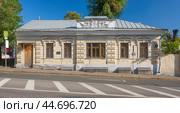 Бывшая усадьба архитектора Дриттенпрейса на улице Радио, дом 11, стр. 2 в Москве (2024 год). Редакционное фото, фотограф Владимир Чинин / Фотобанк Лори