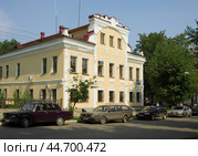 Старинное здание в городе Кирове - усадьба Караваева (2013 год). Редакционное фото, фотограф Солодовникова Елена / Фотобанк Лори