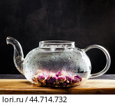 Teapot misted, dry red clover flowers lie in a teapot. Стоковое фото, фотограф Татьяна Лобанова / Фотобанк Лори