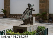 AGUIMES, CANARY ISLANDS - JULY 29, 2024: "Homenaje a la musica" (Tribute to music) by sculptor Ana Luisa Benitez Suarez on the street of old town. Редакционное фото, фотограф Sergey Kohl / Фотобанк Лори