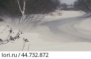 Blizzard on a Riverbank with Strong Winds and Snowstorm. Стоковое видео, видеограф Dzmitry Astapkovich / Фотобанк Лори