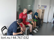 Инструктора центра Бубновского в Балашихе выполняют упражнения. Редакционное фото, фотограф Дмитрий Неумоин / Фотобанк Лори