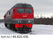 Тепловоз ТЭП70БС-320 производит манёвры на станции Маткаселькя, Республика Карелия (2019 год). Редакционное фото, фотограф Алексей Иванов / Фотобанк Лори