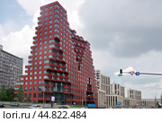 Жилой комплекс RED7 на проспекте Сахарова в Москве (2024 год). Редакционное фото, фотограф Илюхина Наталья / Фотобанк Лори