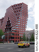 ЖК RED7 на проспекте Сахарова. Москва (2024 год). Редакционное фото, фотограф Илюхина Наталья / Фотобанк Лори