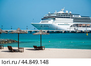 Cruise ship MSC Opera. Cruise Line MSC, cruise ship MSC Opera sails from port Sir Bani Yas (2023 год). Редакционное фото, фотограф Павел Муравьев / Фотобанк Лори