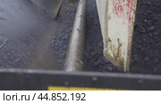 Asphalt laying, road mixture, road equipment, bitumen укладка асфальта, смесь для дороги, дорожная техника, битум. Стоковое видео, видеограф Опока Алексей / Фотобанк Лори