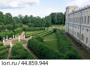 View from the window of the park of the Great Gatchina Palace (2024 год). Редакционное фото, фотограф Евгений Харитонов / Фотобанк Лори