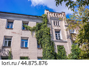 Район Хитровка, Доходный дом Ивановых, Хитровский переулок, Хитровская площадь, Москва (2023 год). Стоковое фото, фотограф Baturina Yuliya / Фотобанк Лори