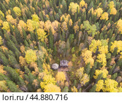 Часовня и беседка в густом лесу. Стоковое фото, фотограф Яковлев Сергей / Фотобанк Лори