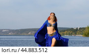 Oriental dances - young beautiful woman dancing on the beach. Стоковое видео, видеограф Андрей Аркуша / Фотобанк Лори