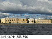 Tuchkov Buyan, monument of Petersburg architecture of early classicism, former stump warehouse building, built in second half of 18th century on island of same name in channel of Malaya Neva. St Petersburg, Russia (2024 год). Стоковое фото, фотограф Валерия Попова / Фотобанк Лори