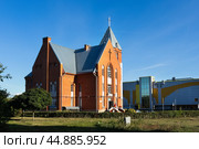 Колпинская церковь ЕХБ, община евангельских христиан - баптистов г. Колпино, солнечный осенний день - Санкт-Петербург, Россия, Сентябрь 2024. Редакционное фото, фотограф Мария L. / Фотобанк Лори