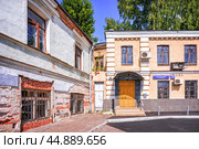 Район Хитровка, Кухня при трактире Хитрова рынка,  Исторические плиты, Хитровская площадь, Подколокольный переулок, Москва (2023 год). Стоковое фото, фотограф Baturina Yuliya / Фотобанк Лори