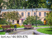Район Хитровка, Доходный дом Ярошенко,  Исторические плиты, Хитровская площадь, Москва (2023 год). Стоковое фото, фотограф Baturina Yuliya / Фотобанк Лори
