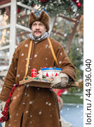 MOSCOW, RUSSIA - JANUARY 9, 2024:New Year and Christmas celebrations on Red Square in the center of Moscow. A festive fair and costumed actors. Редакционное фото, фотограф Photojuli / Фотобанк Лори