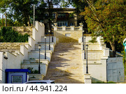 Городской пейзаж. Малая Митридатская лестница. Керчь. Крым. Стоковое фото, фотограф Владимир Шибаев / Фотобанк Лори