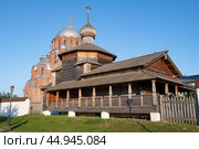 Старинная деревянная церковь Троицы Живоначальной Иоанно-Предтеченского монастыря солнечным сентябрьским днем. Свияжск. Татарстан, Российская Федерация (2024 год). Стоковое фото, фотограф Виктор Карасев / Фотобанк Лори