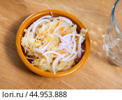 Homemade pickled cabbage with onion on bowl, natural probiotic. Popular Russian dish. Стоковое фото, фотограф Яков Филимонов / Фотобанк Лори