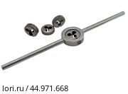 Набор инструментов для нарезания резьбы на белом фоне. Instrument for cutting of screw-thread. Стоковое фото, фотограф Татьяна Д / Фотобанк Лори