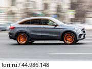 Side view of gray crossover Mercedes GLE in motion. Mercedes-Benz GLE coupe suv car drive in the street. Редакционное фото, фотограф Константин Григорьев / Фотобанк Лори