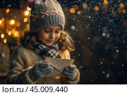 A little girl in winter clothes holding an envelope outside in snowy weather against the background of lights. A letter for Santa Claus. The winter atmosphere of a festive invitation. Стоковое AI-изображение, AI-художник Photojuli / Фотобанк Лори