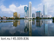 Colombo city skyline with skyscrapers at the coast of Beira lake (2021 год). Редакционное фото, фотограф EugeneSergeev / Фотобанк Лори